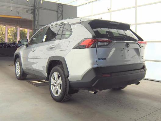 Used 2021 Toyota RAV4 XLE AWD/4WD image 2