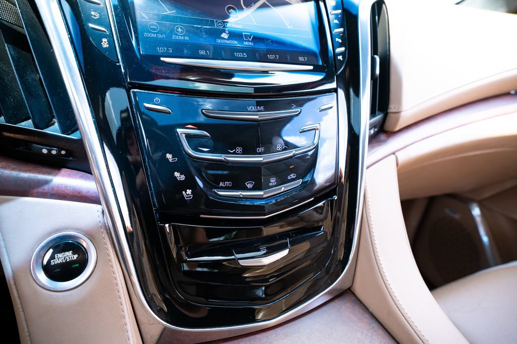 Used 2017 Cadillac Escalade Platinum AWD/4WD image 40