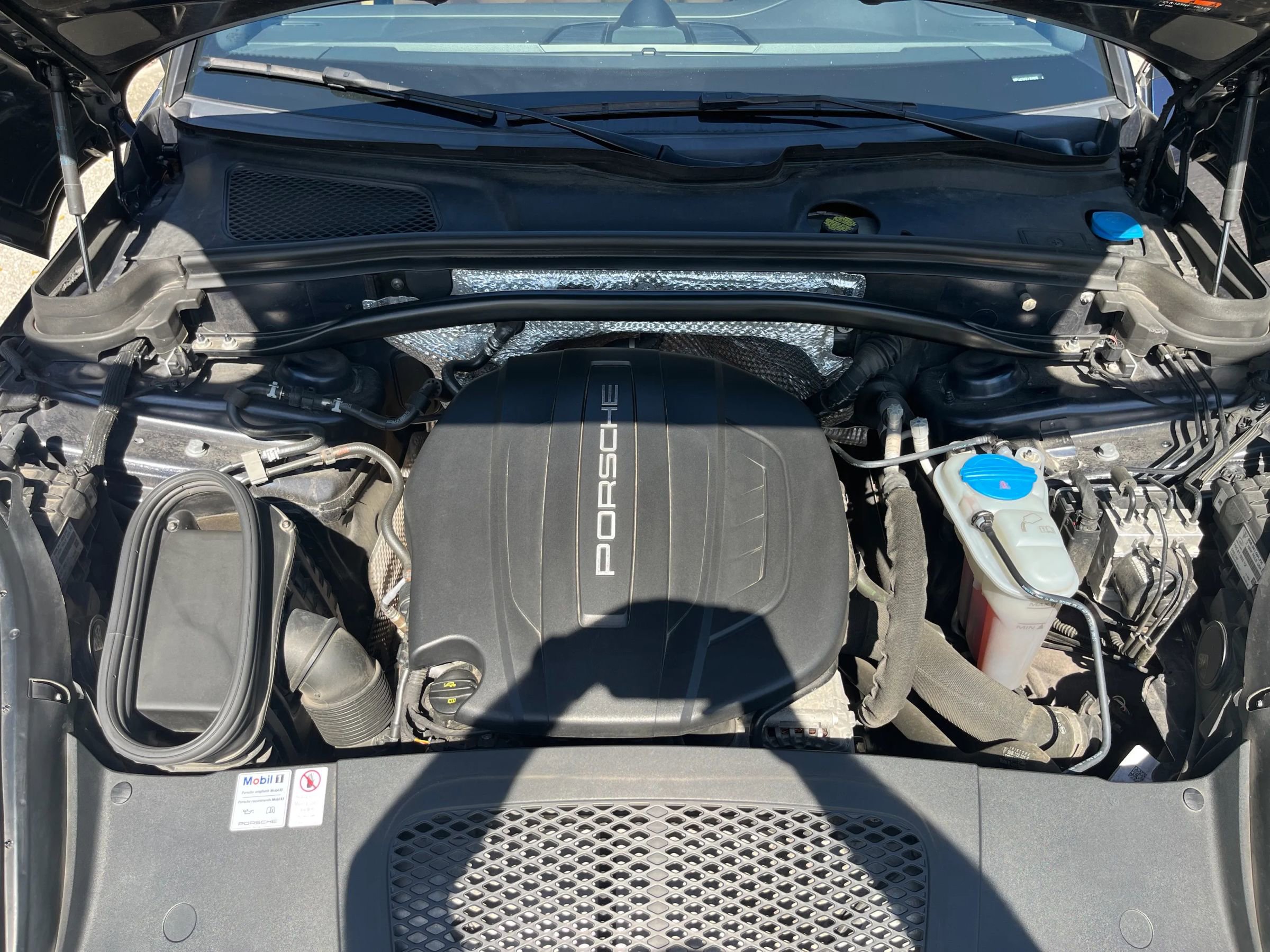 Used 2018 Porsche Macan Sport Edition image 19