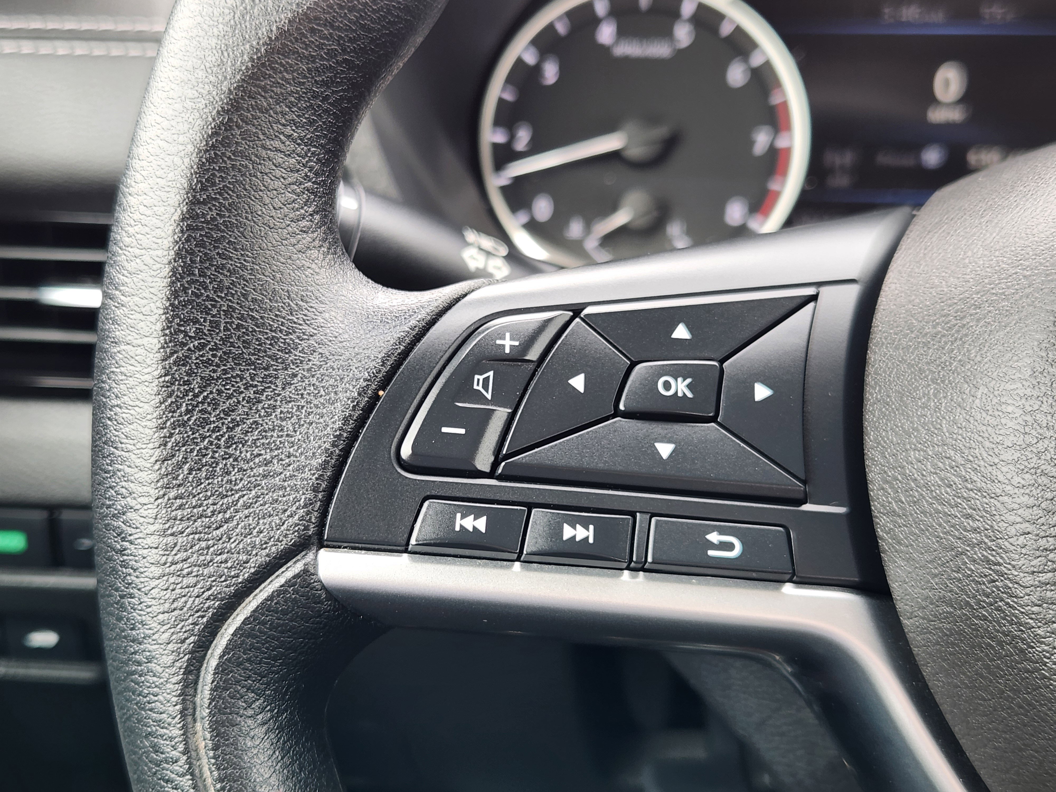 Used 2024 Nissan Sentra SV FWD image 17