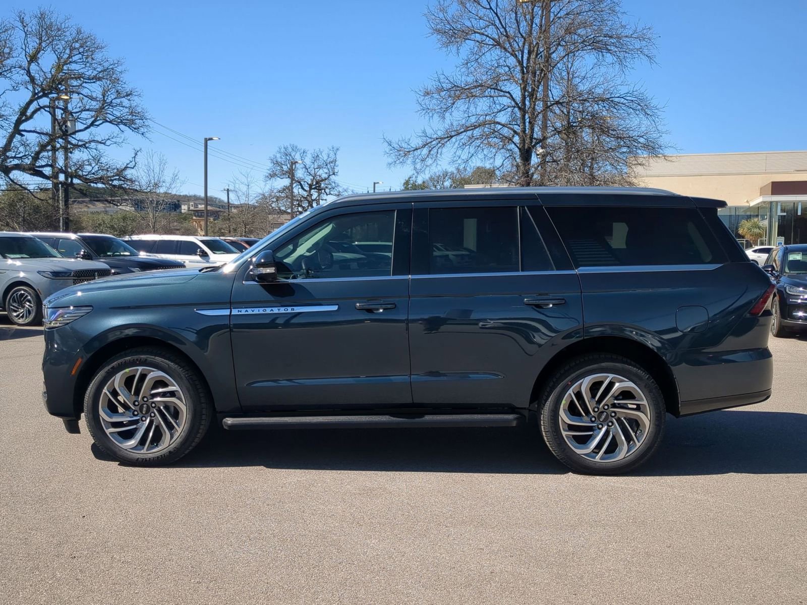 New 2026 Lincoln Navigator Premiere image 6