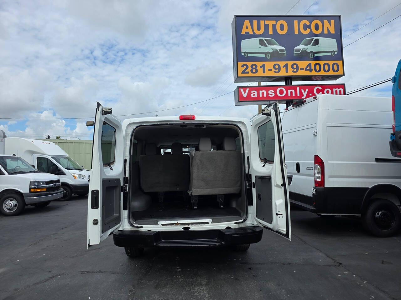 Used 2018 Nissan NV 3500 S RWD image 22