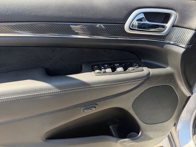 Used 2015 Jeep Grand Cherokee SRT AWD/4WD image 21