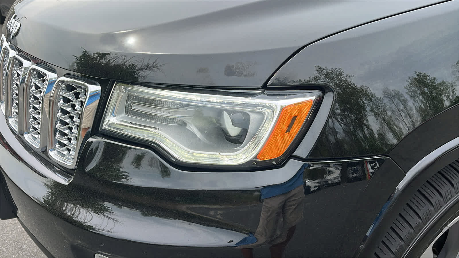 Used 2017 Jeep Grand Cherokee Overland AWD/4WD image 7