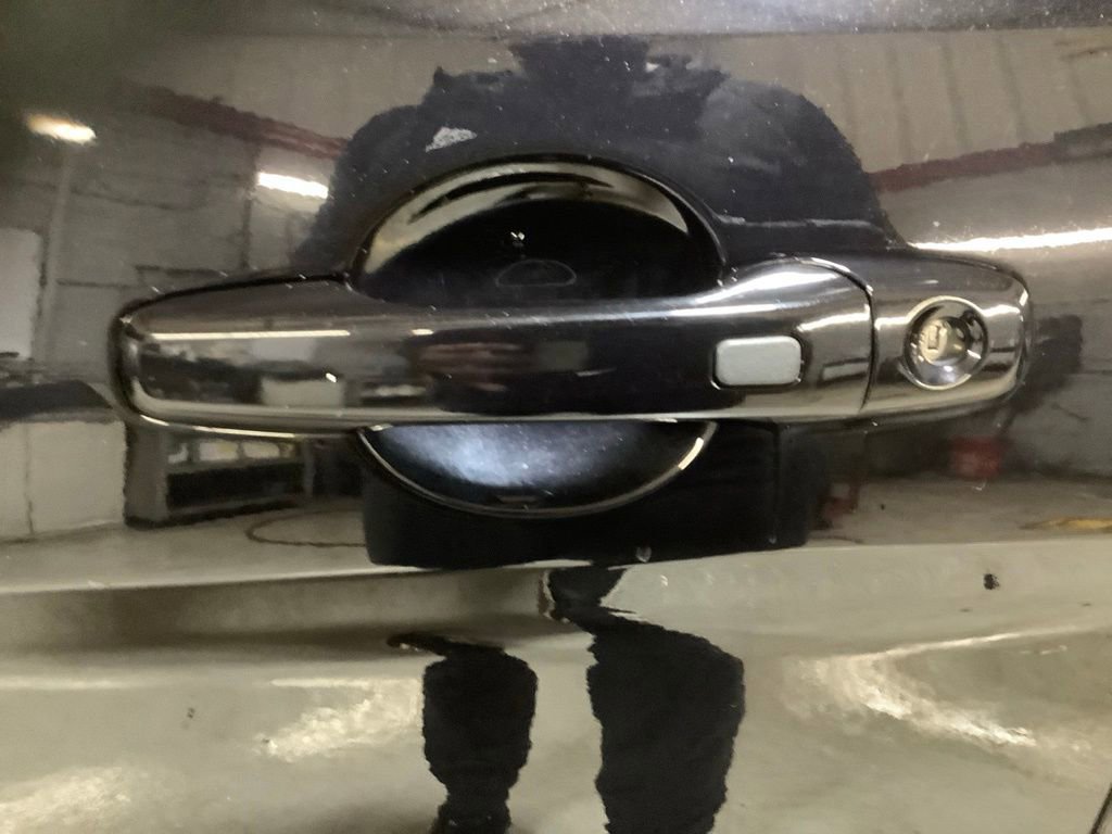 Used 2019 Ford Explorer XLT w/ Equipment Group 202A AWD/4WD image 12