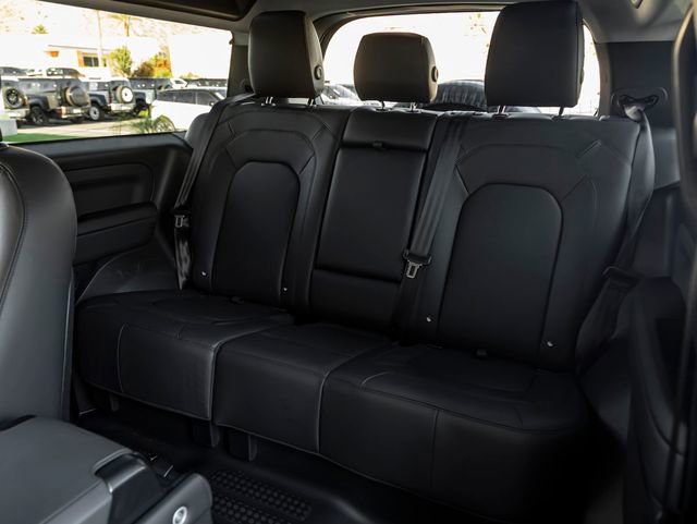 Used 2025 Land Rover Defender 90 X-Dynamic SE image 23