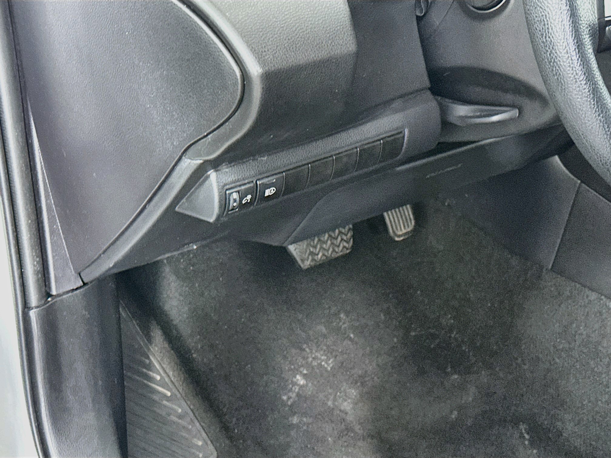 Used 2025 Toyota Corolla LE FWD image 16