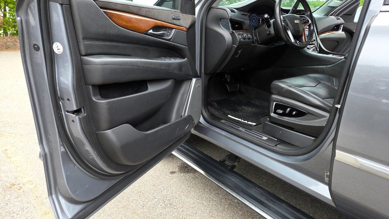 Used 2018 Cadillac Escalade ESV Premium Luxury AWD/4WD image 25