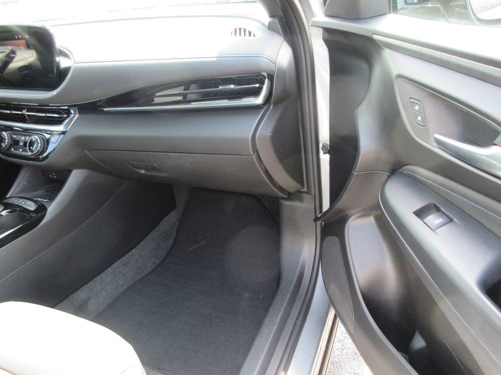 Certified 2024 Buick Envista Sport Touring w/ Convenience I Package FWD image 19