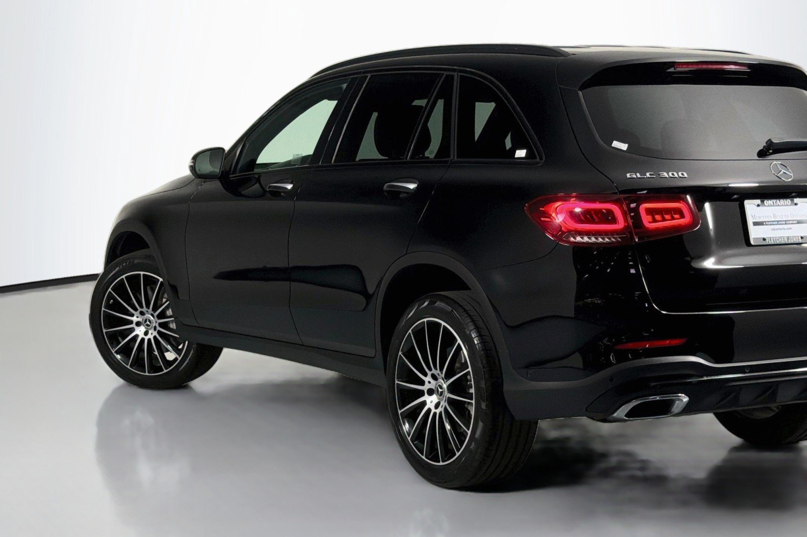 Certified 2022 Mercedes-Benz GLC 300 4MATIC w/ AMG Line image 16