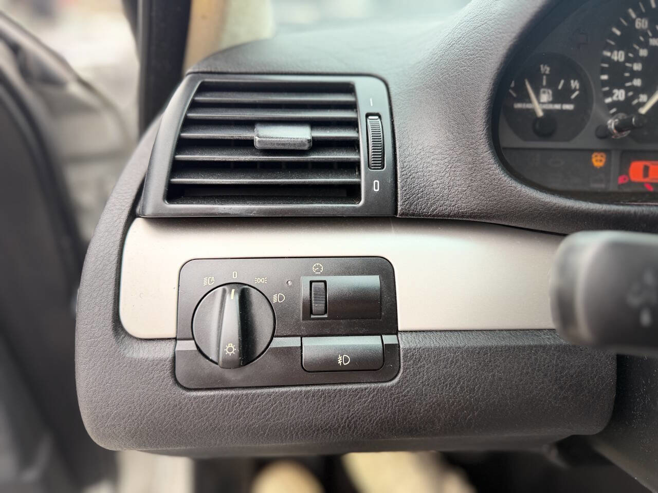 Used 2004 BMW 325i Sedan image 11