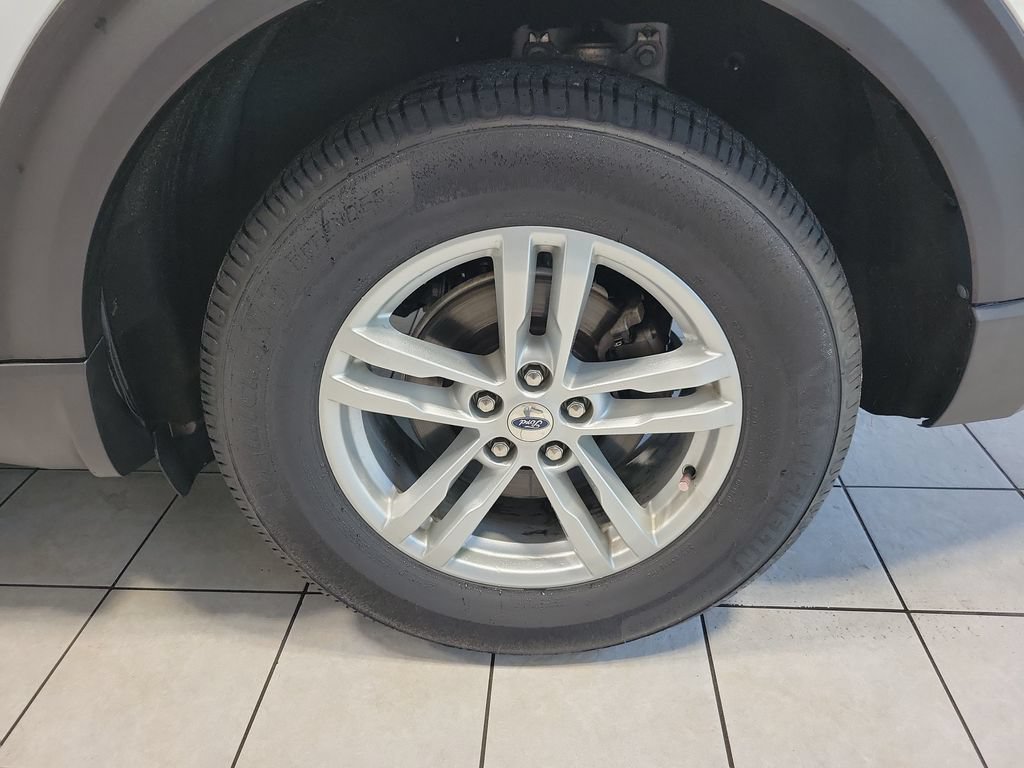 Used 2021 Ford Explorer XLT w/ Equipment Group 202A AWD/4WD image 46
