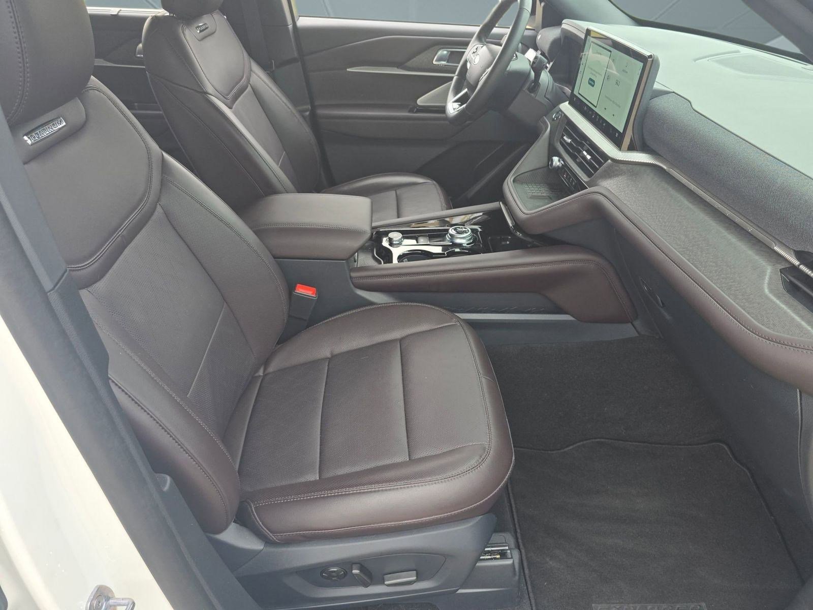 Used 2025 Ford Explorer Platinum image 29