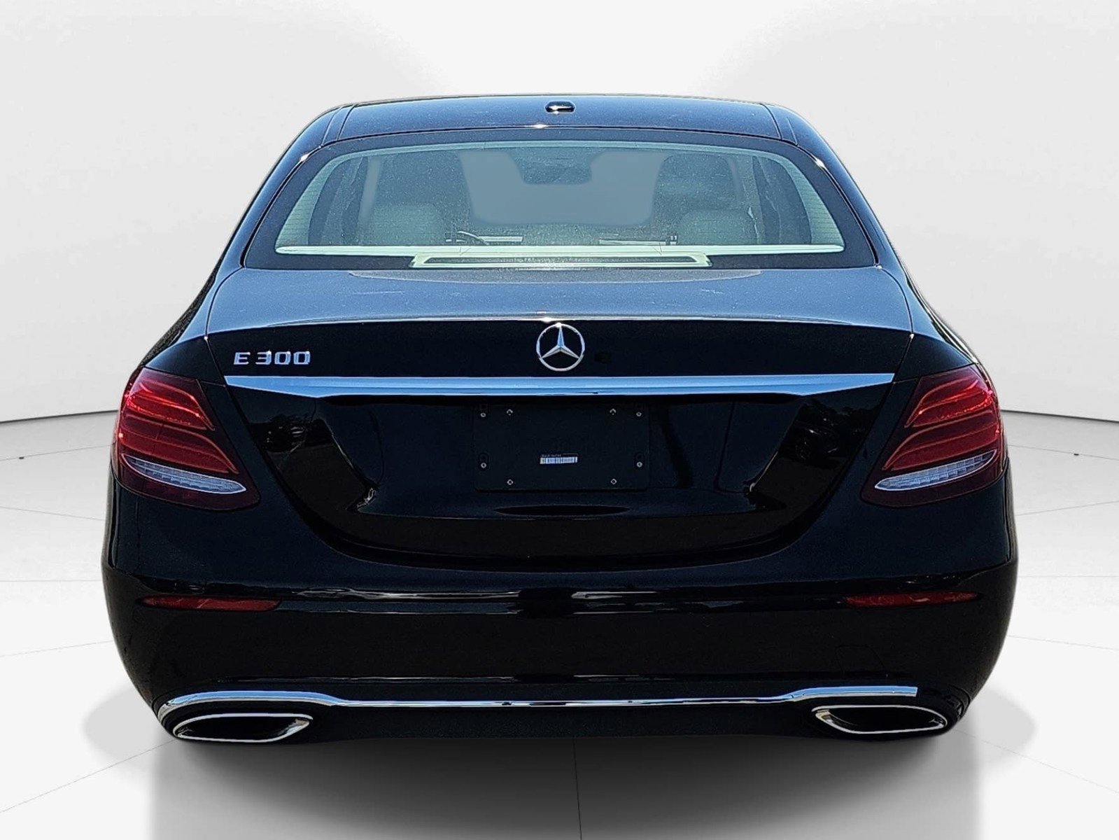 Used 2017 Mercedes-Benz E 300 image 4