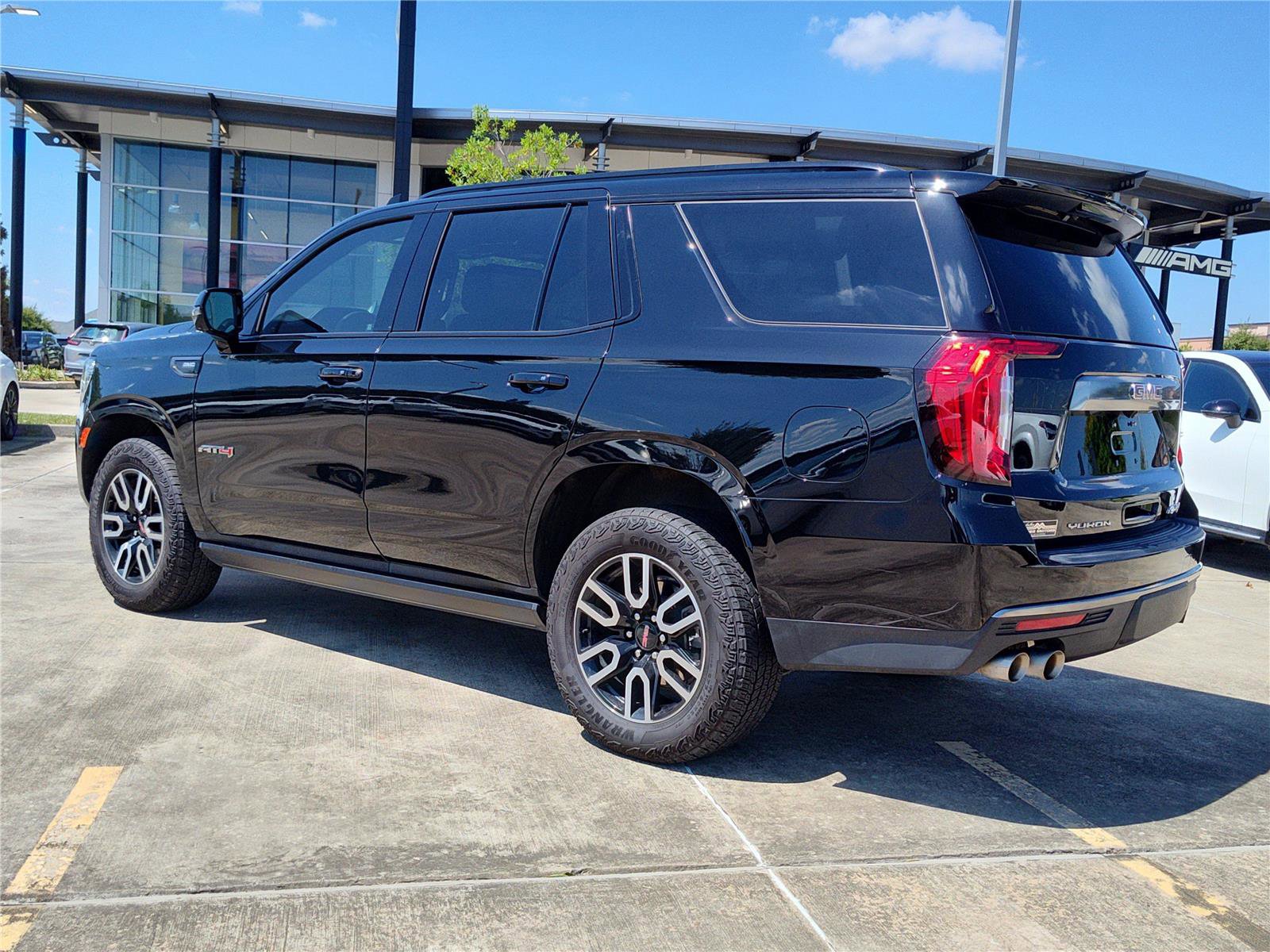 Used 2024 GMC Yukon AT4 w/ Technology Package image 4