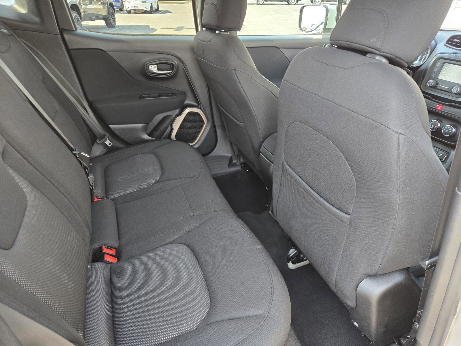 Certified 2016 Jeep Renegade Latitude image 27