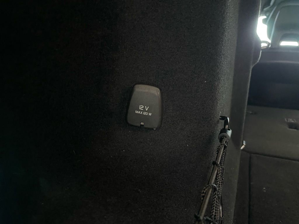 Used 2018 Volvo XC60 T6 R-Design w/ Convenience Package image 25