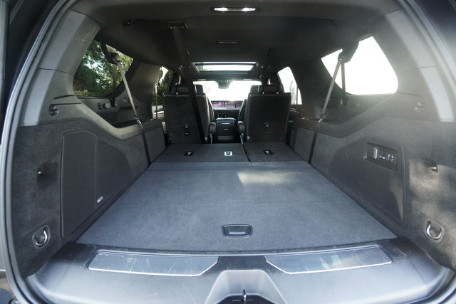 Used 2025 Cadillac Escalade ESV Sport AWD/4WD image 28
