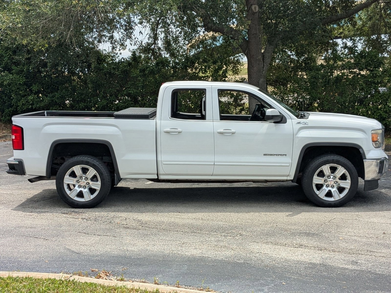 Used 2015 GMC Sierra 1500 SLE AWD/4WD image 4