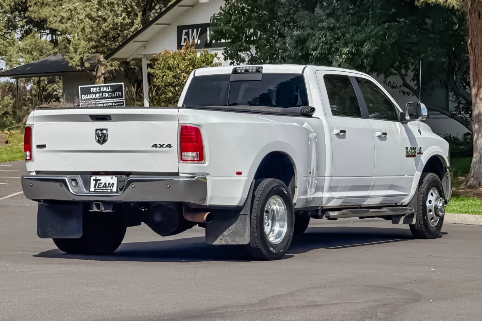 Used 2018 RAM 3500 Laramie w/ Convenience Group AWD/4WD image 4
