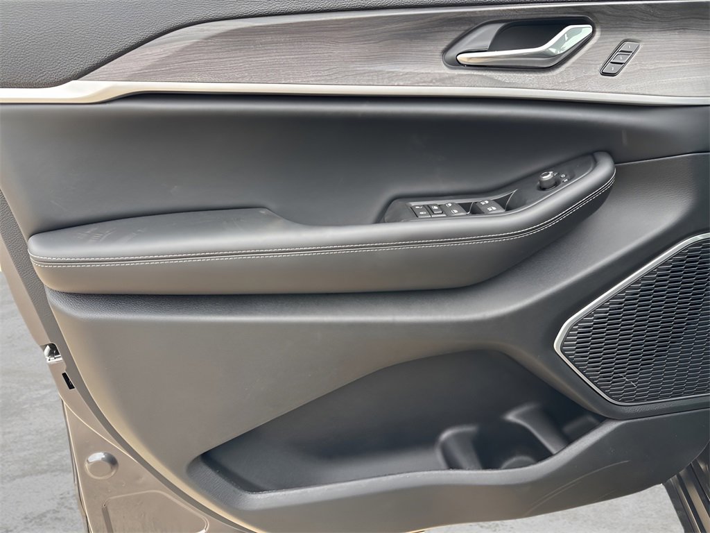 New 2025 Jeep Grand Cherokee L Limited image 24