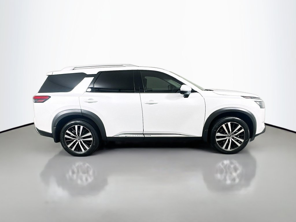 Used 2025 Nissan Pathfinder Platinum FWD image 4