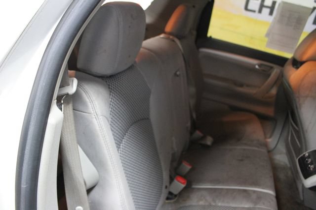 Used 2008 Saturn Outlook XE w/ Preferred Package FWD image 9