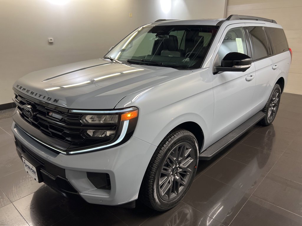 New 2026 Ford Expedition Platinum image 3