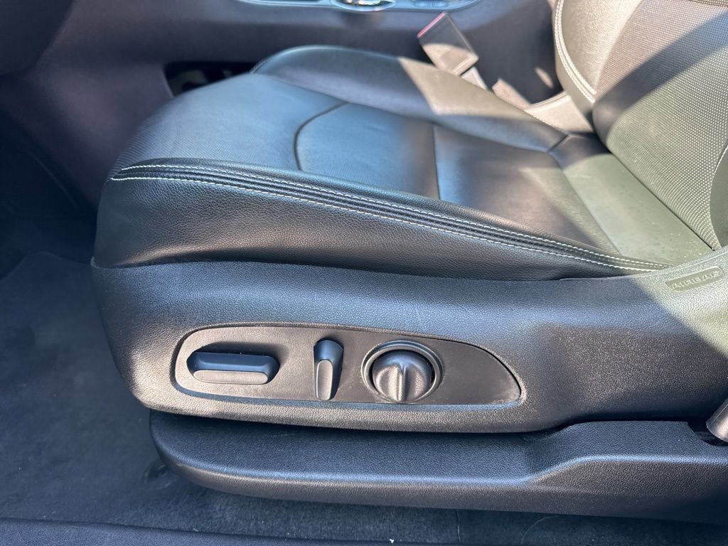 Used 2024 GMC Terrain SLT image 26