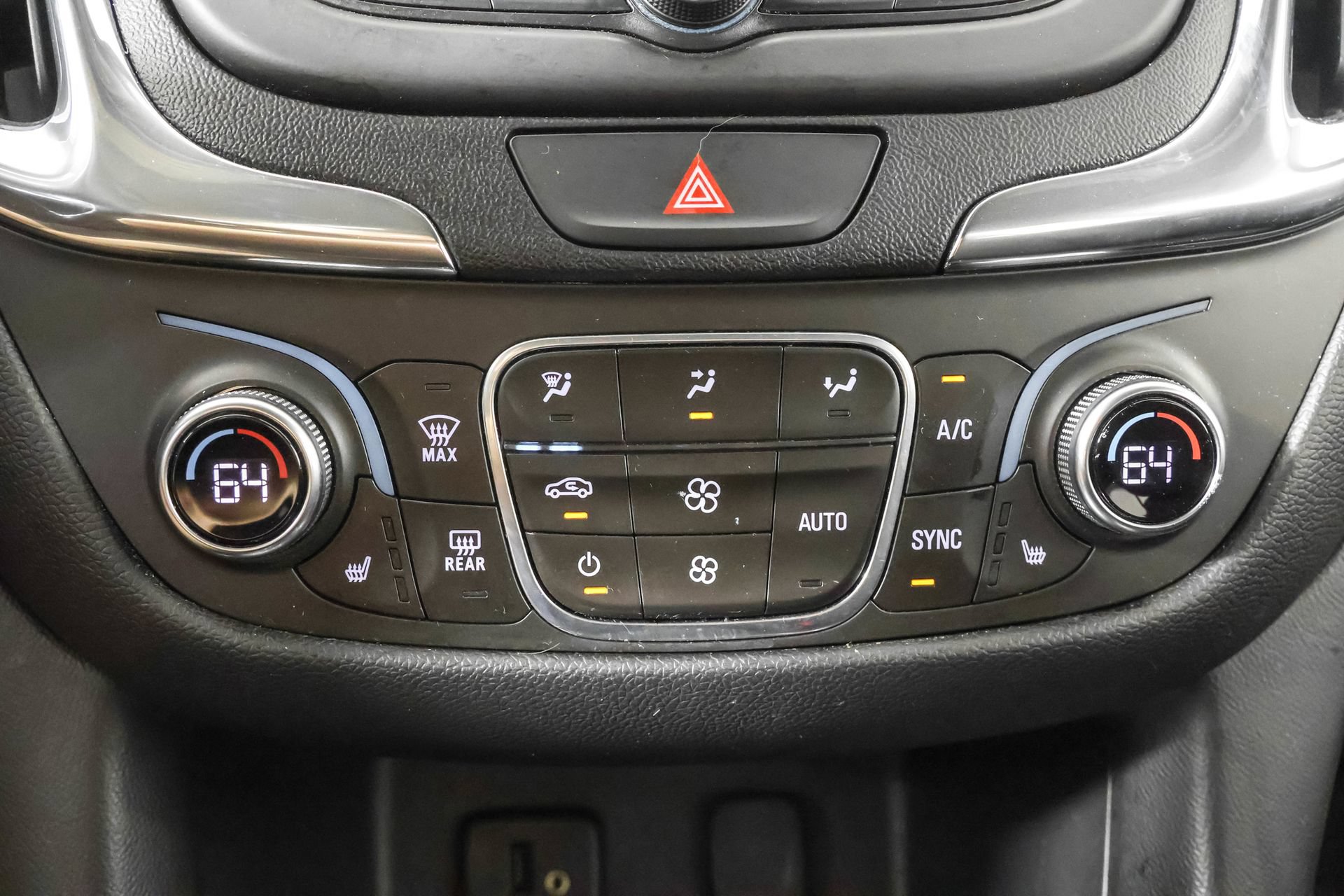 Used 2018 Chevrolet Equinox LT AWD/4WD image 31