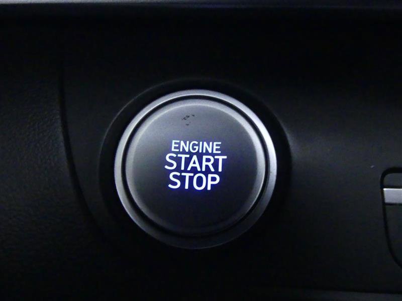 Used 2022 Hyundai Elantra Limited image 18