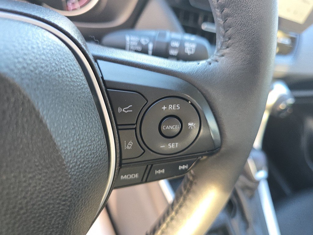 Used 2023 Toyota RAV4 XLE Premium image 22