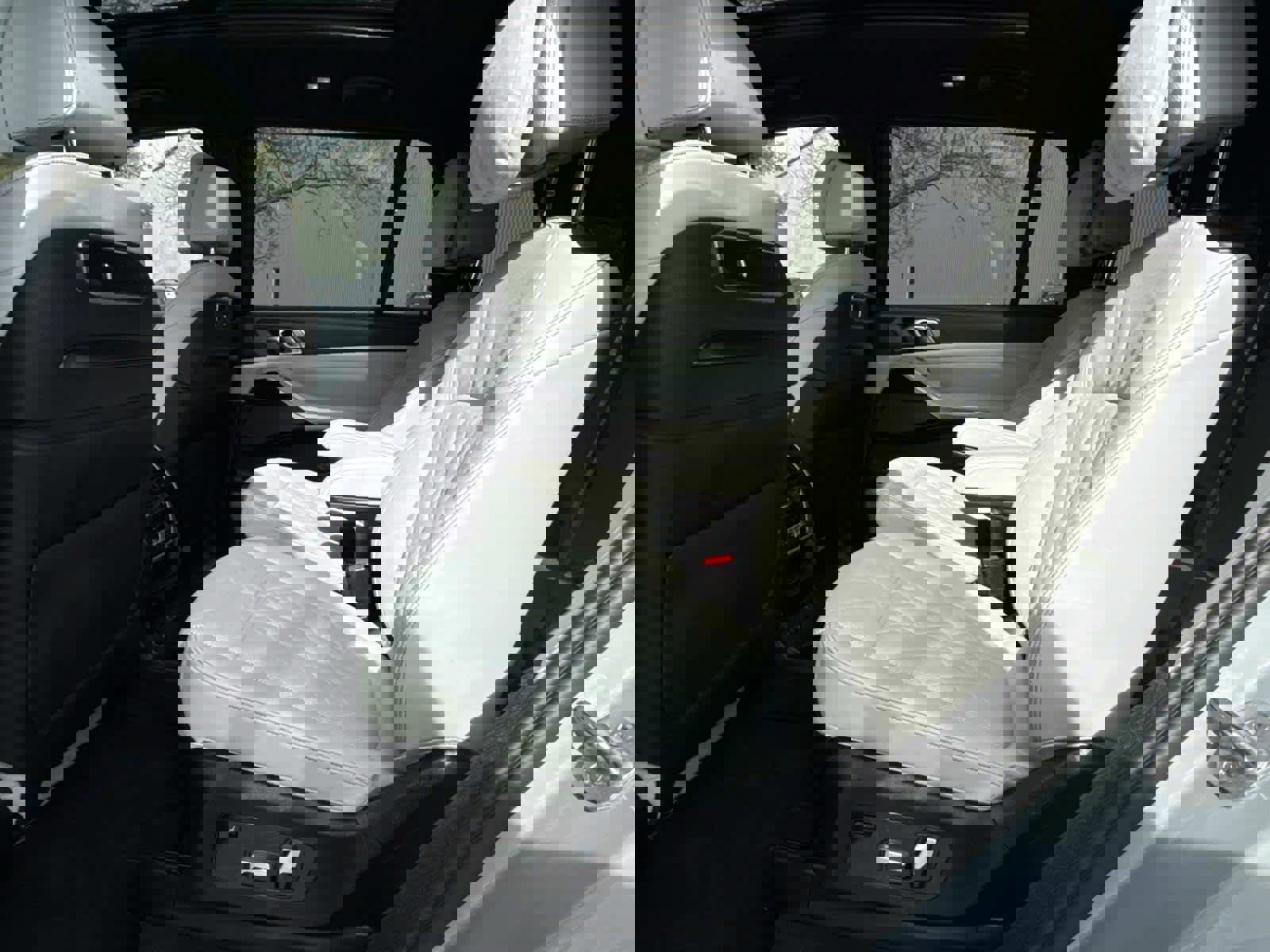 Used 2024 BMW X7 xDrive40i w/ Executive Package image 15