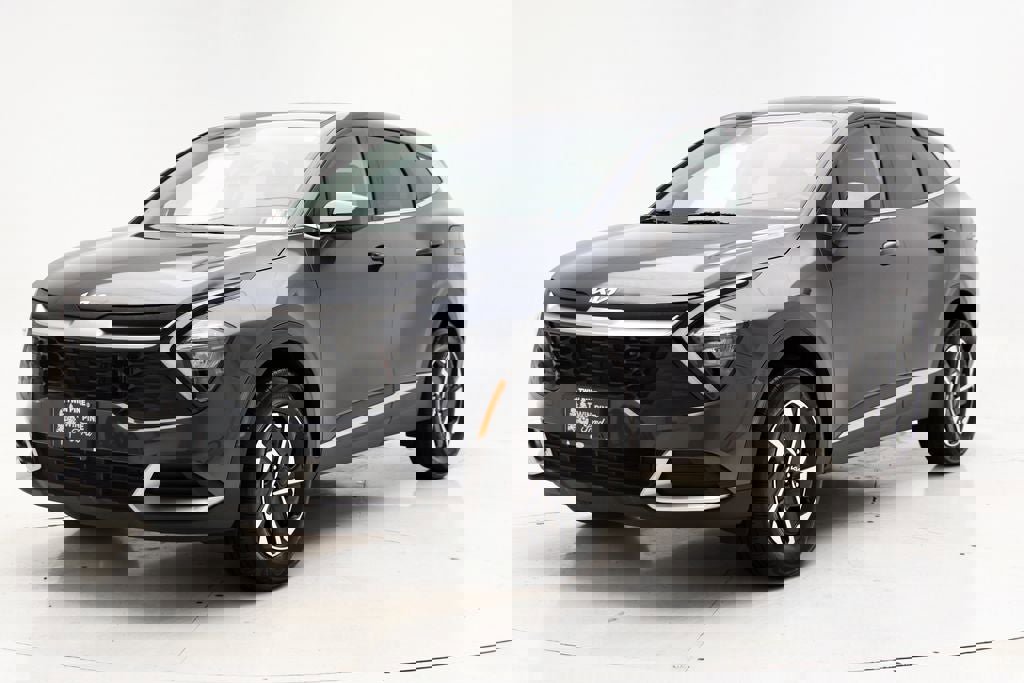 Used 2023 Kia Sportage LX image 2