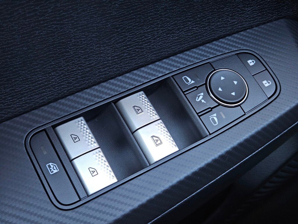 New 2025 Mitsubishi Outlander SEL image 16