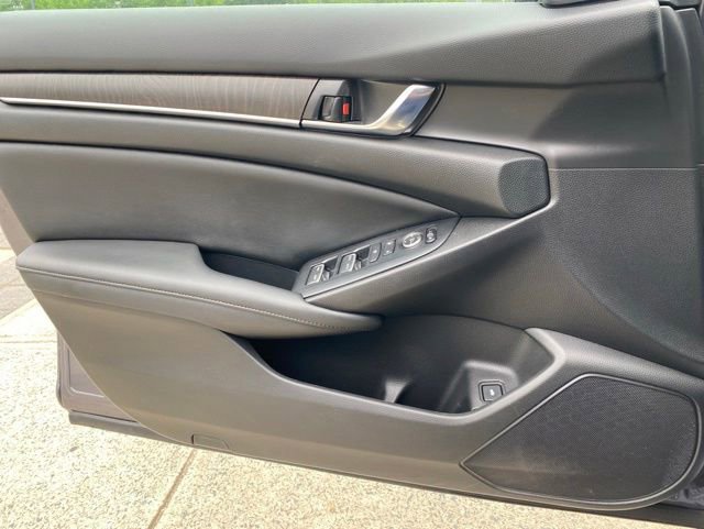 Used 2020 Honda Accord EX image 18
