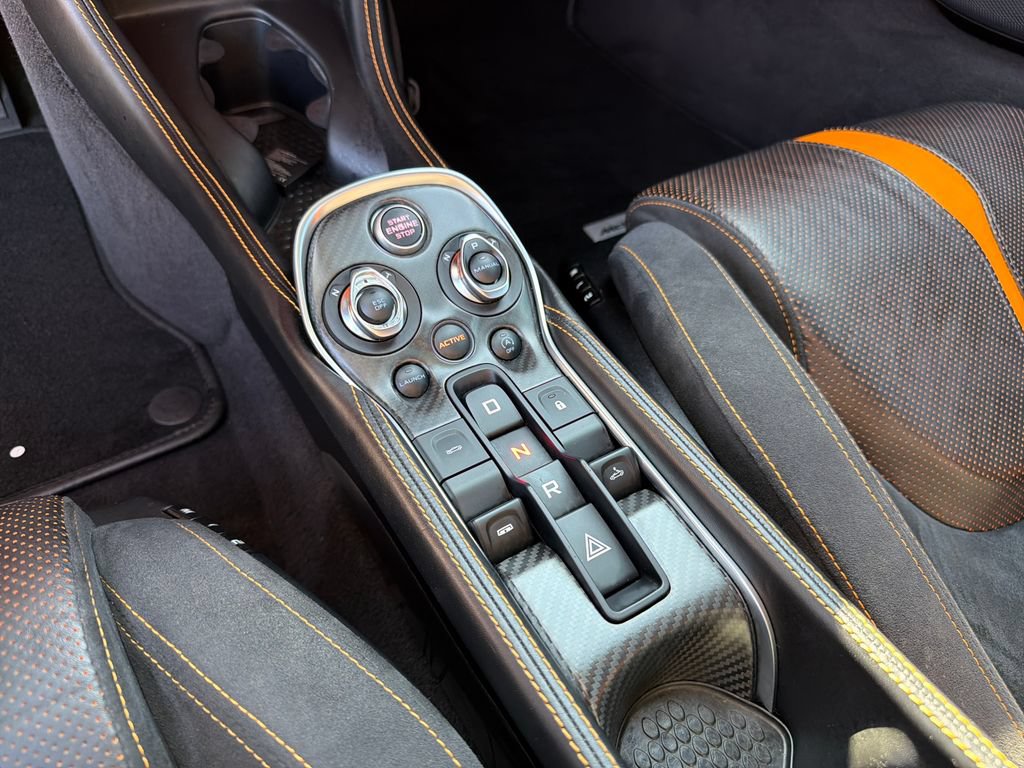 Used 2018 McLaren 570S Spider RWD image 29