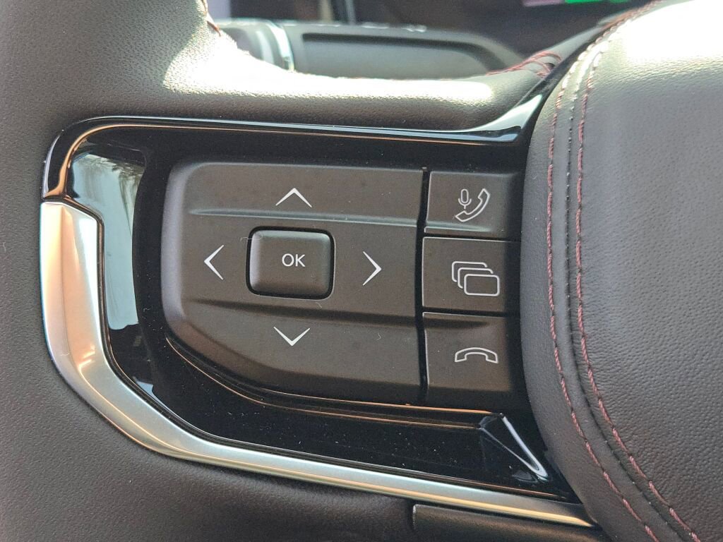 Used 2025 Jeep Wagoneer S Limited image 32