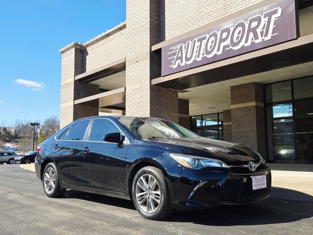 Used 2015 Toyota Camry SE image 1