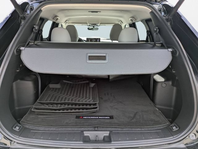 Used 2025 Mitsubishi Outlander SE FWD image 13