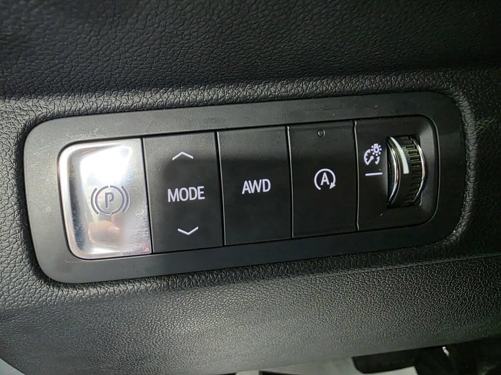Used 2024 Chevrolet Traverse LT AWD/4WD image 19