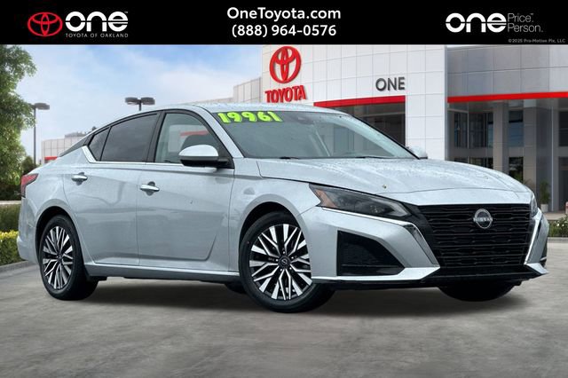 Used 2023 Nissan Altima 2.5 SV