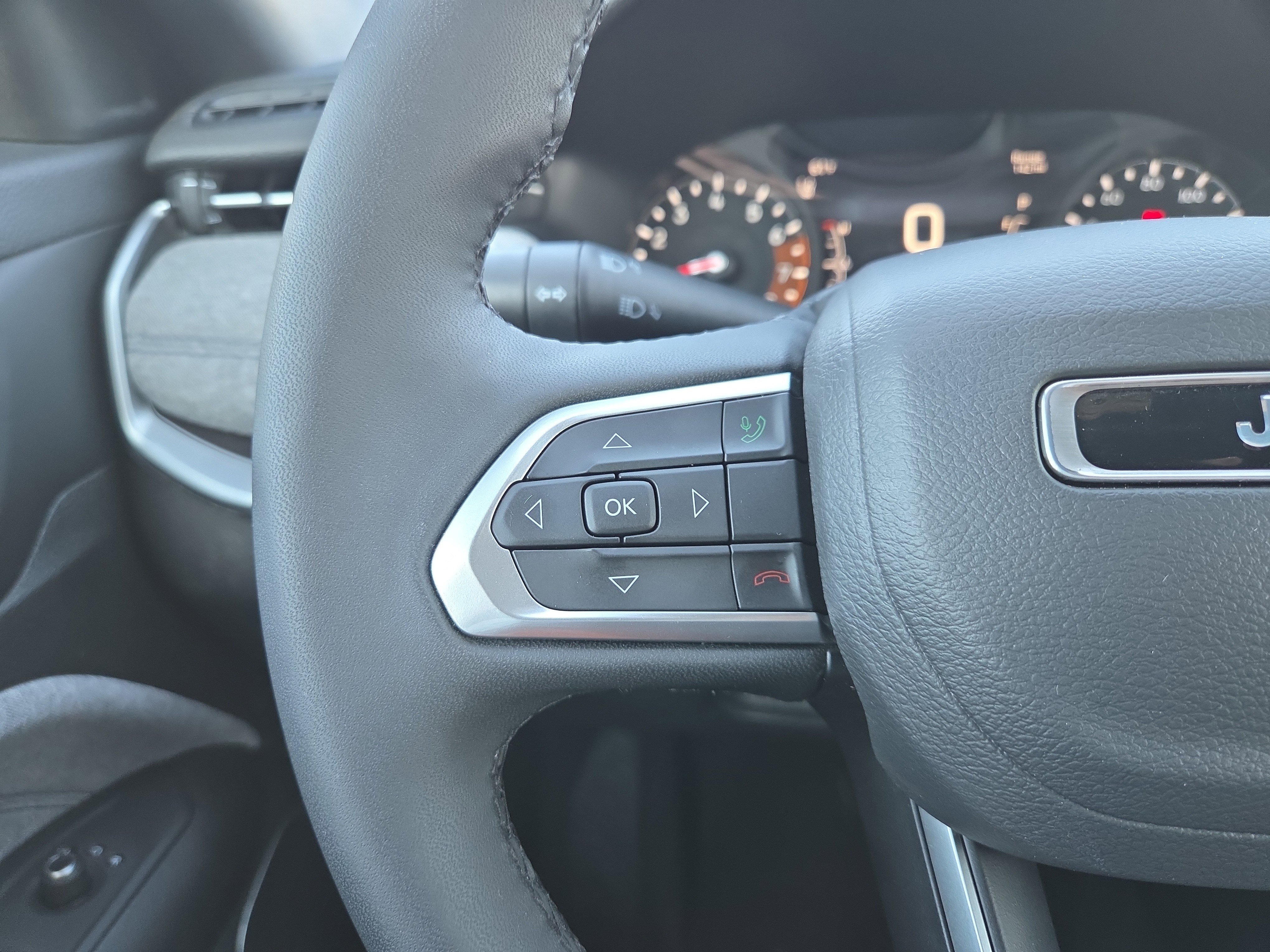 Used 2025 Jeep Compass Latitude image 11