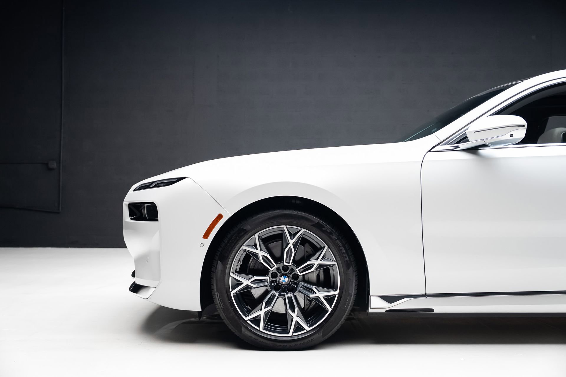 Used 2024 BMW i7 xDrive60 image 19