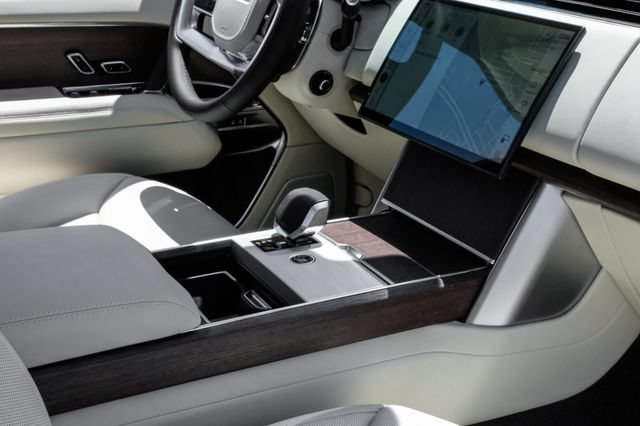 New 2026 Land Rover Range Rover Long Wheelbase SE AWD/4WD image 29