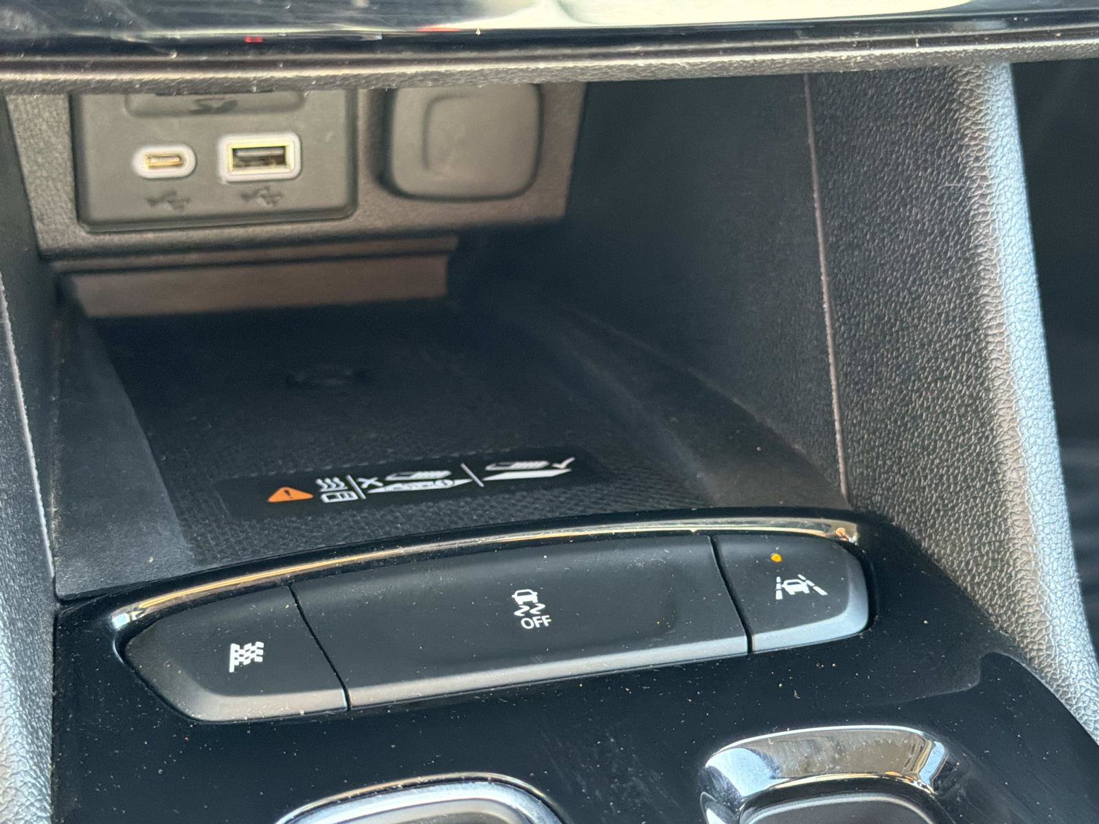 Used 2023 Chevrolet Bolt EUV Premier FWD image 28
