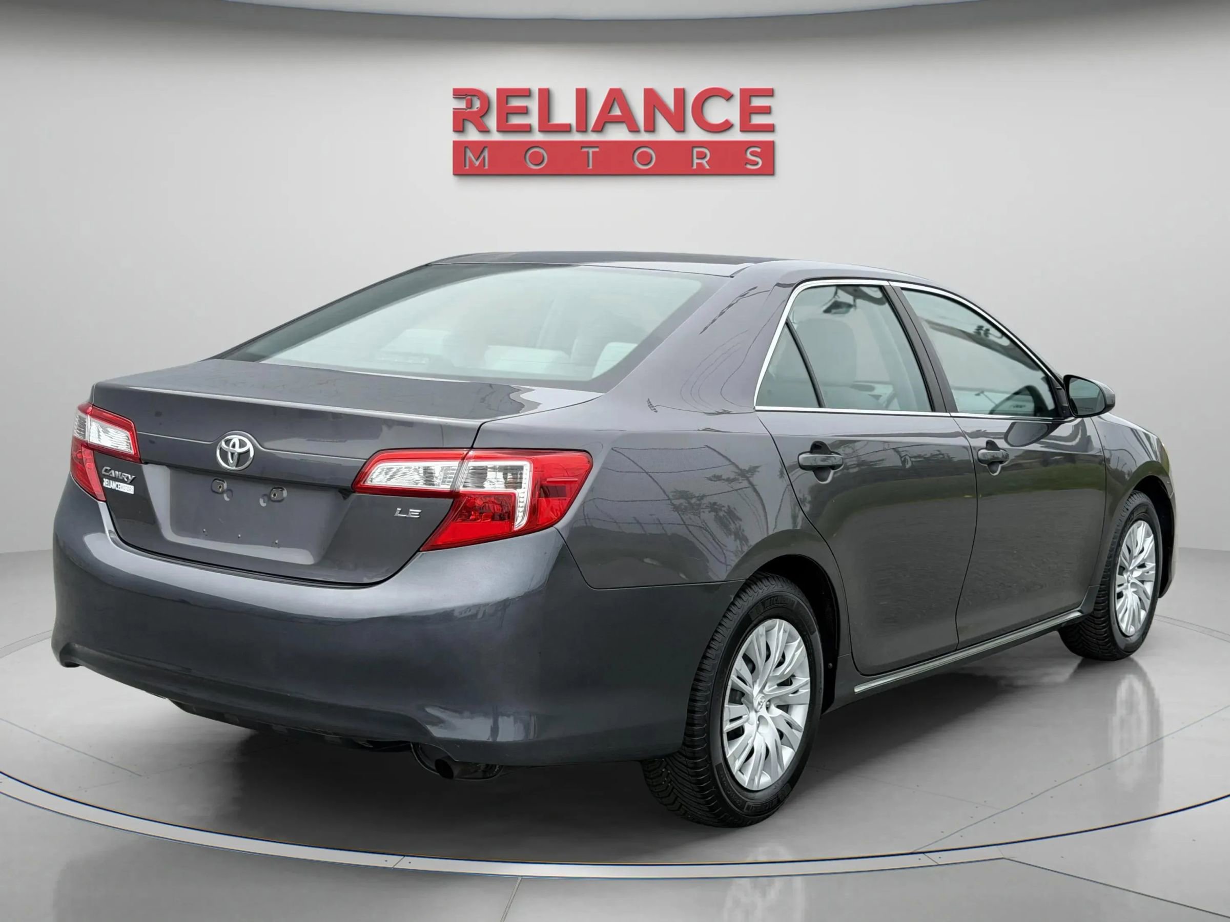 Used 2013 Toyota Camry LE FWD image 6