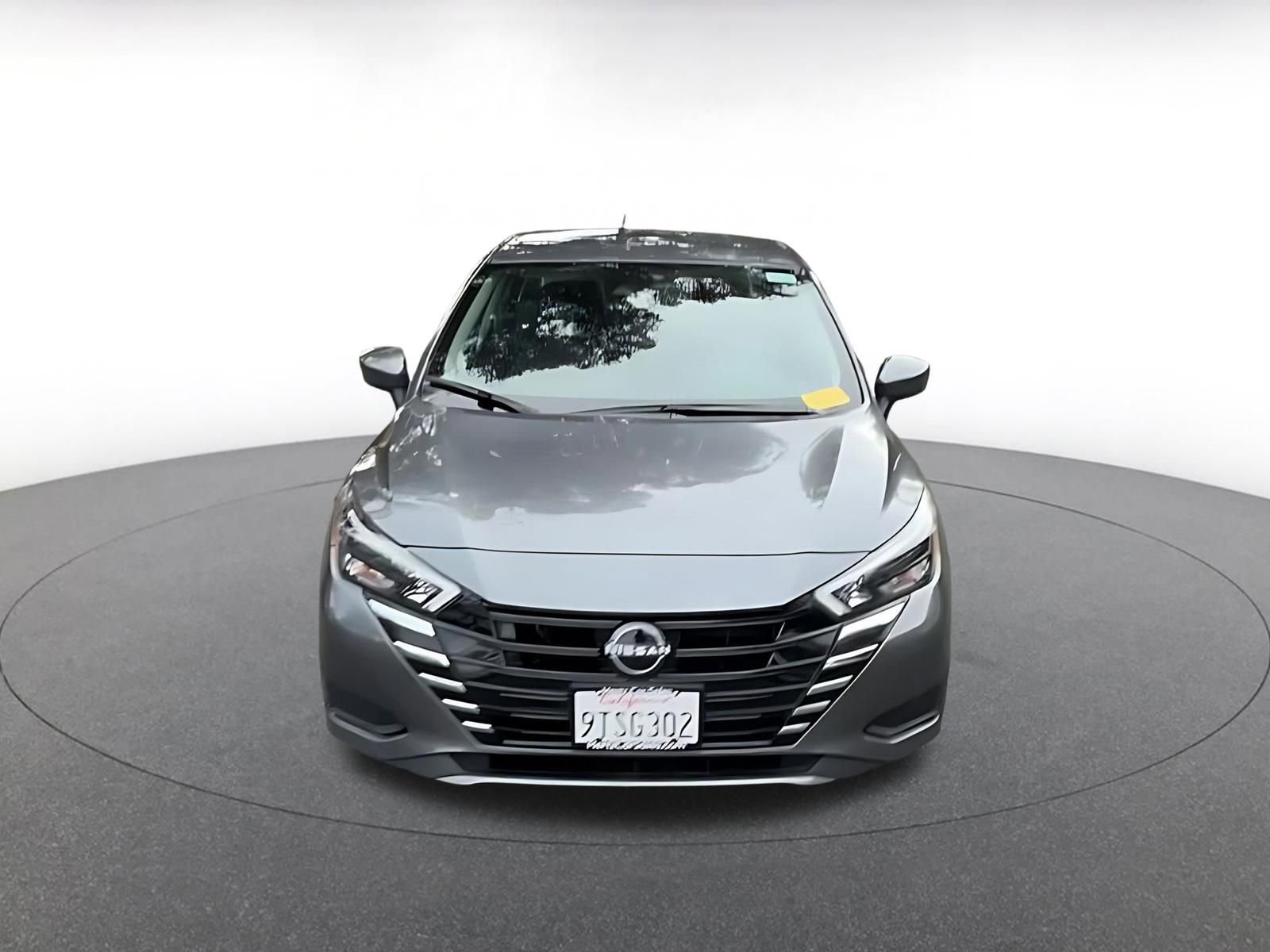 Used 2025 Nissan Versa SV image 4