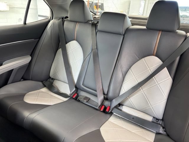 Used 2018 Toyota Camry XLE FWD image 24