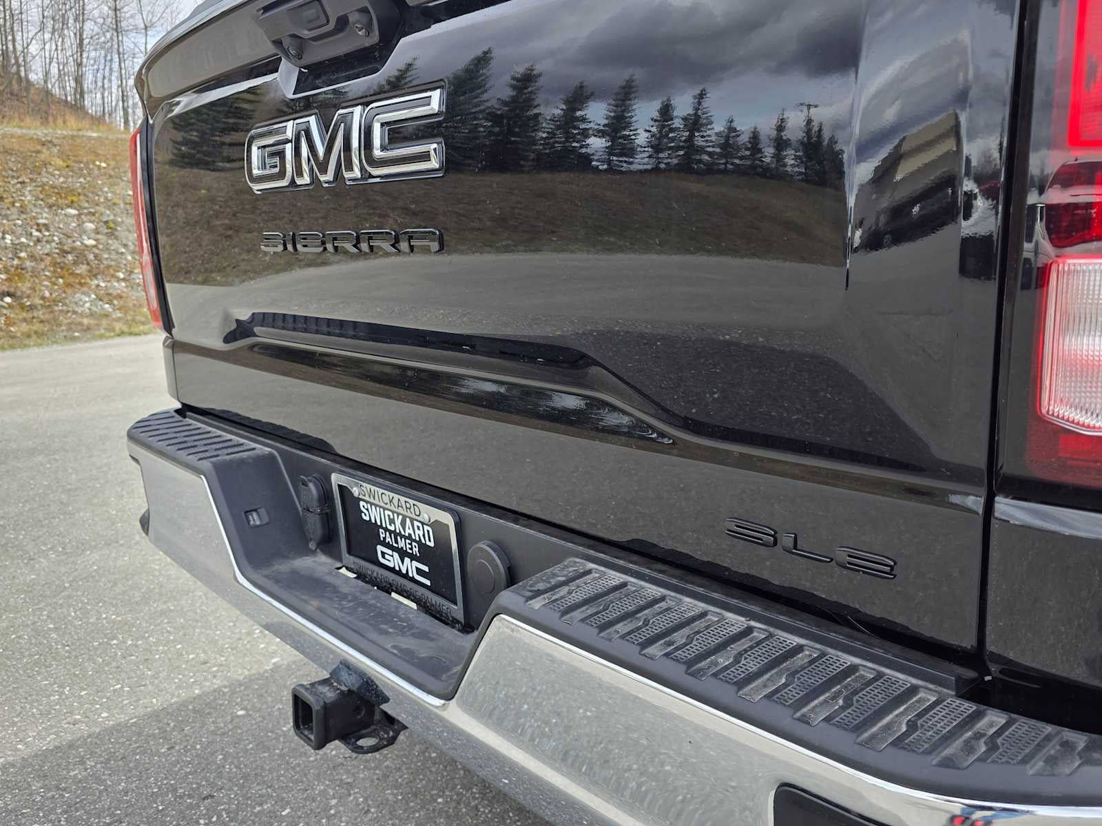 New 2026 GMC Sierra 1500 SLE w/ LPO, Black Badging Package AWD/4WD image 14